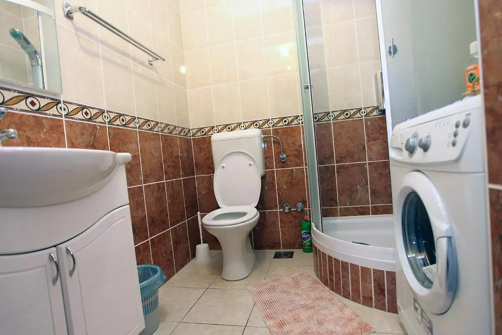 Split Apartments Peric 0*,
